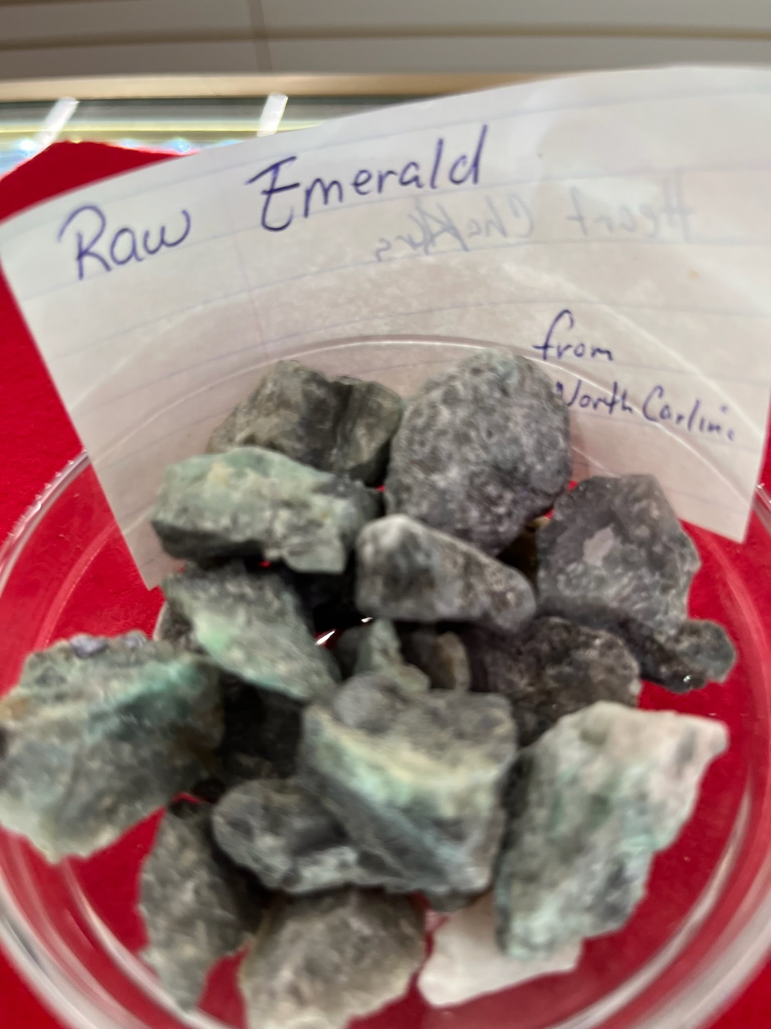 A cup of raw emerald is on the table.